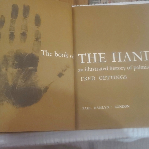 VINTAGE The BOOK of the  HAND An illustrated history of Pamistry Large Harcover - Picture 6 of 13